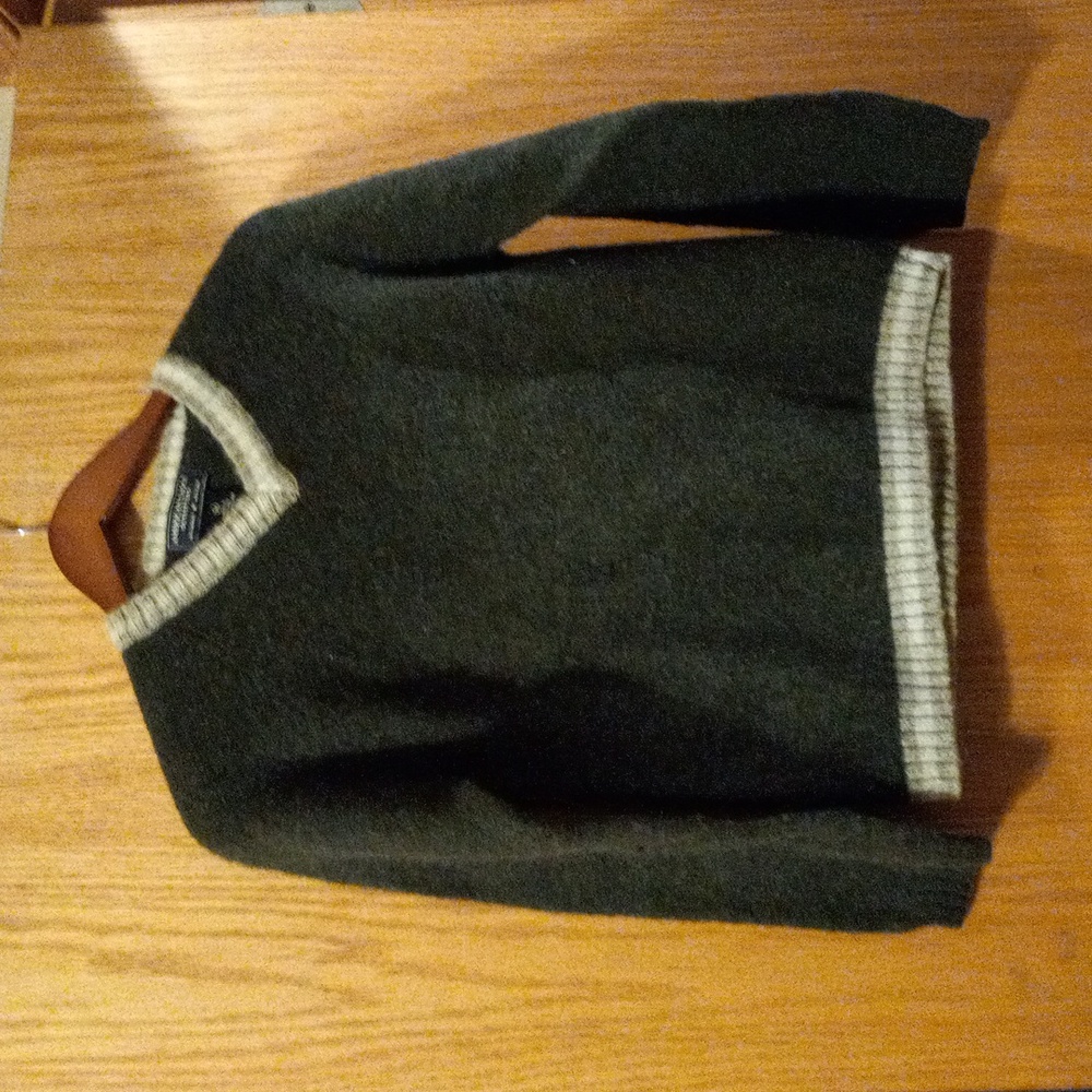 Boys american eagle outfitters sweater 100% Shetland wool 21.5 long 17 armpit